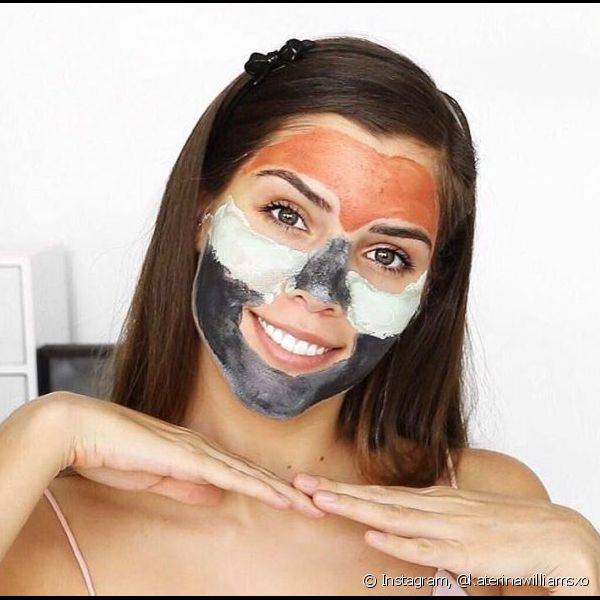 A argila vermelha esfolia, renova a pele e ilumina! Saiba como e quando usar a máscara facial queridinha do momento! (Foto: Instagram @katerinawilliamsxo)